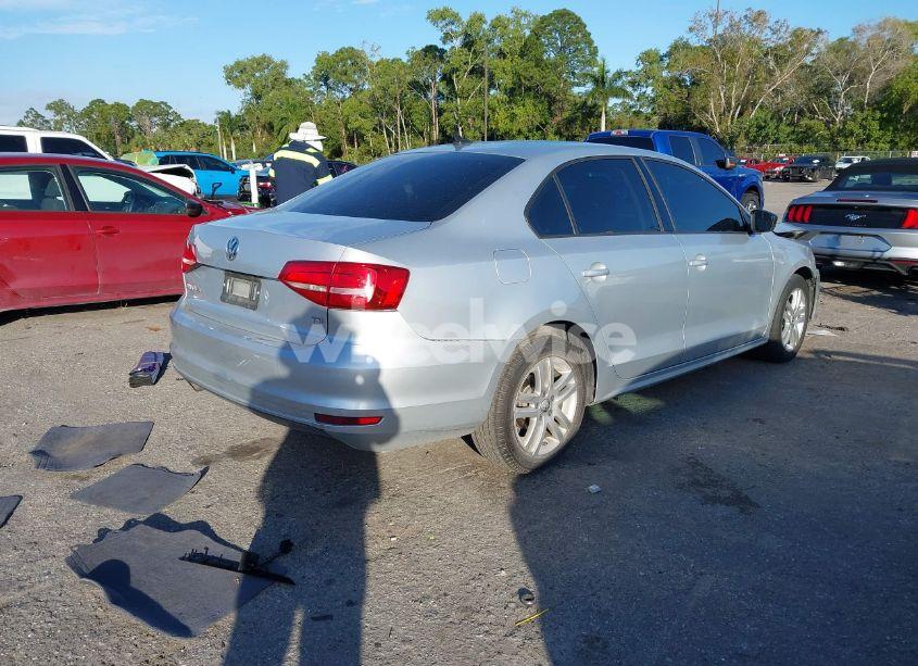 Photo 4 of 2015 Volkswagen Jetta 1.8T SE (VIN 3VWD17AJ1FM352330)