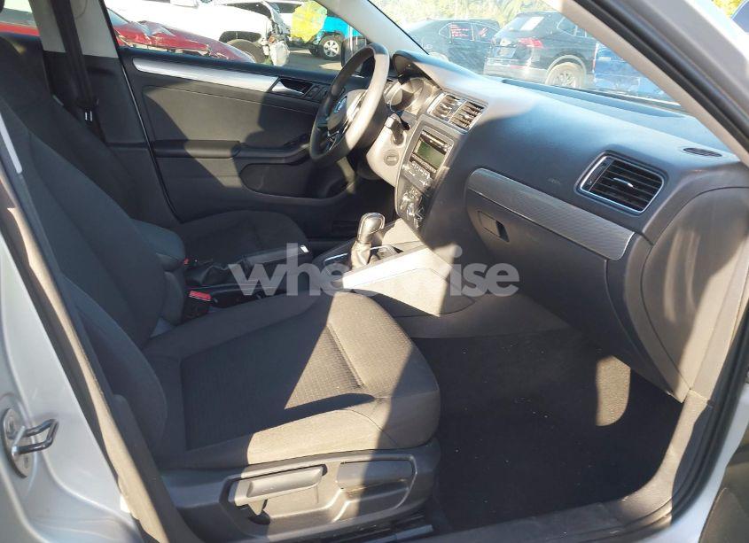 Photo 5 of 2015 Volkswagen Jetta 1.8T SE (VIN 3VWD17AJ1FM352330)