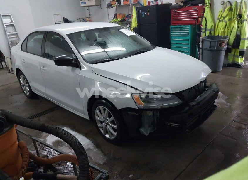 2015 Volkswagen Jetta 1.8T SE (VIN 3VWD17AJ1FM402112) main photo