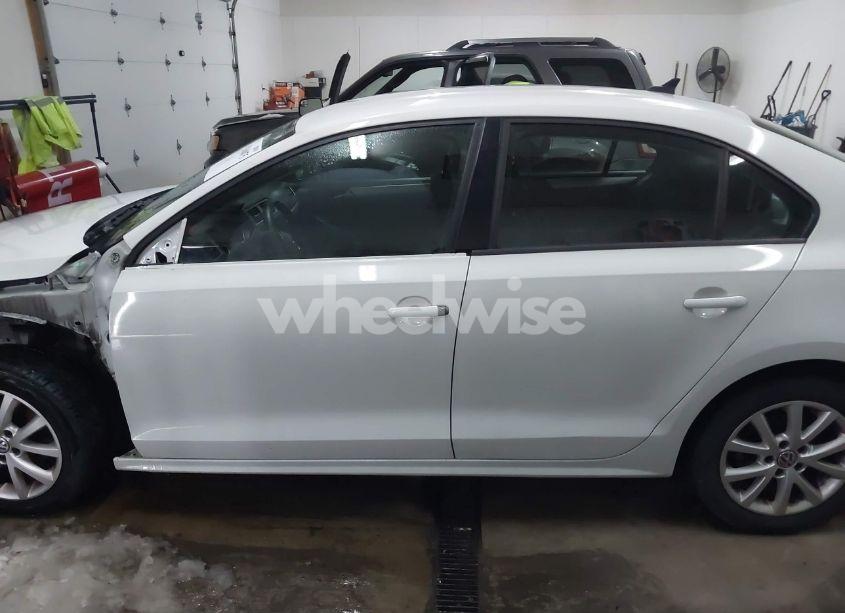 Photo 15 of 2015 Volkswagen Jetta 1.8T SE (VIN 3VWD17AJ1FM402112)