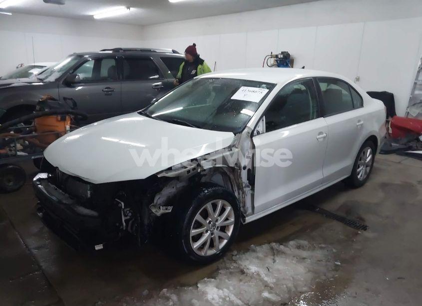 Photo 2 of 2015 Volkswagen Jetta 1.8T SE (VIN 3VWD17AJ1FM402112)