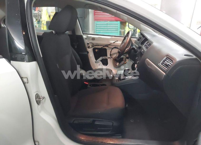 Photo 5 of 2015 Volkswagen Jetta 1.8T SE (VIN 3VWD17AJ1FM402112)