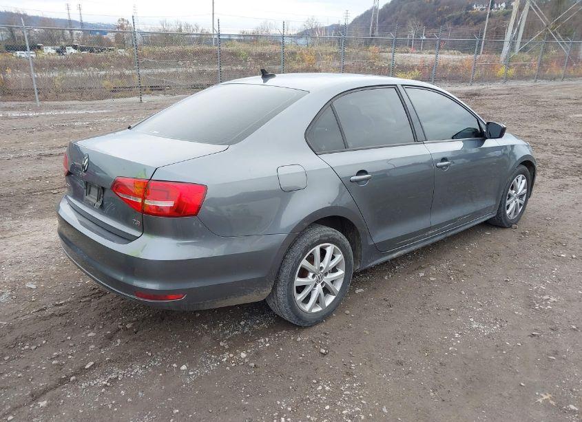 Photo 4 of 2015 Volkswagen Jetta 1.8T SE (VIN 3VWD17AJ1FM413384)