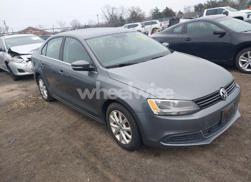 2014 Volkswagen Jetta 1.8T SE (VIN 3VWD17AJ2EM217534) main photo