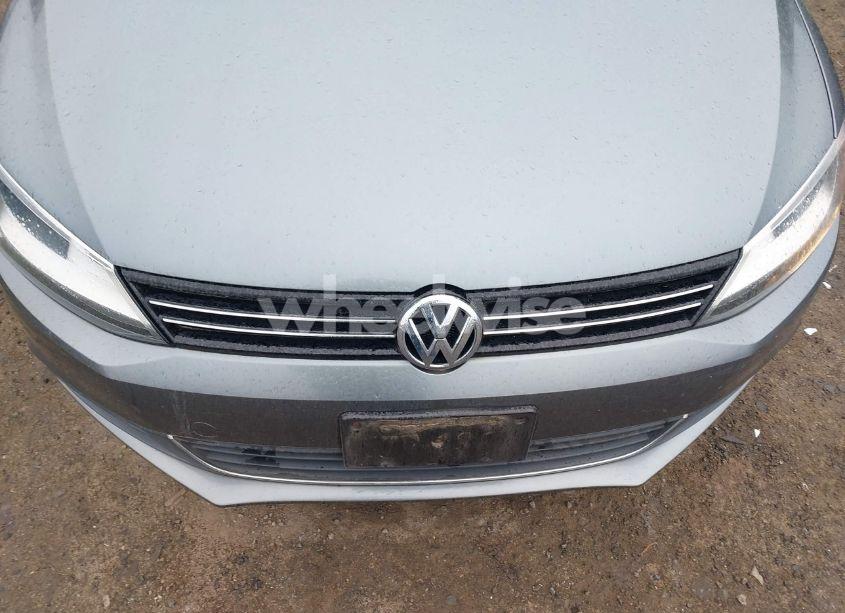 Photo 6 of 2014 Volkswagen Jetta 1.8T SE (VIN 3VWD17AJ2EM217534)