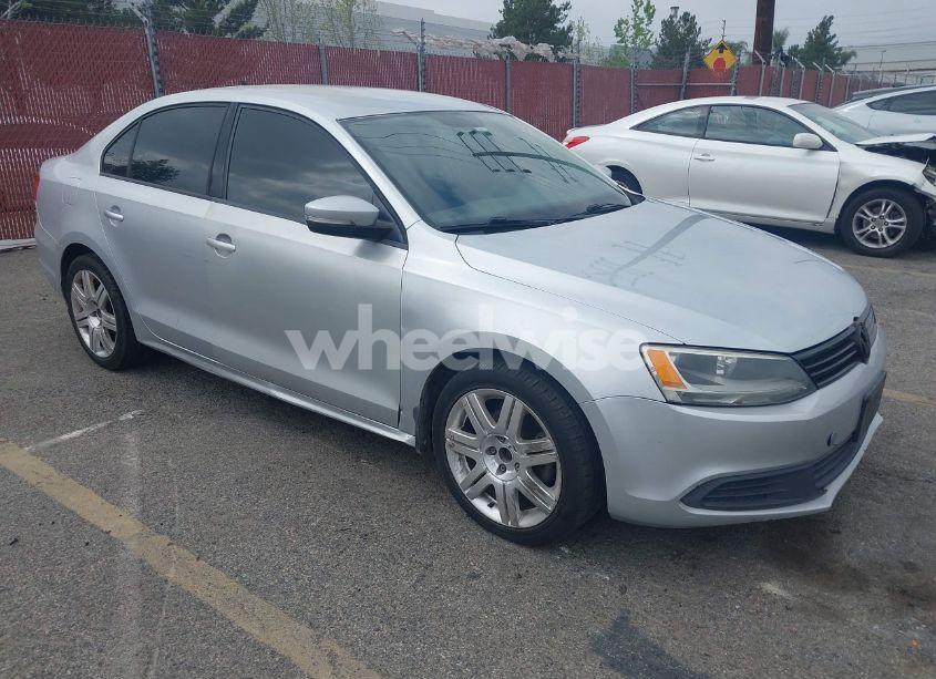 2014 Volkswagen Jetta 1.8T SE (VIN 3VWD17AJ2EM226153) main photo