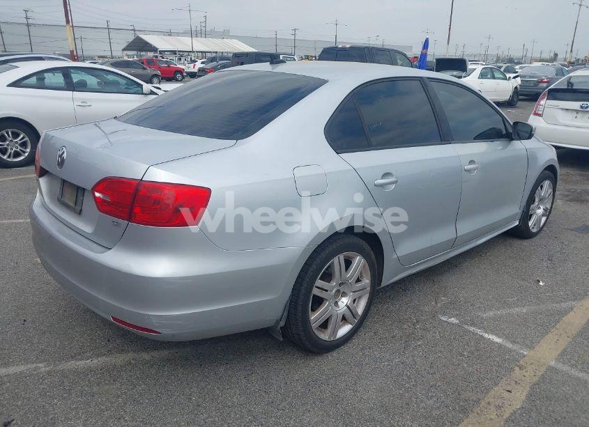 Photo 4 of 2014 Volkswagen Jetta 1.8T SE (VIN 3VWD17AJ2EM226153)