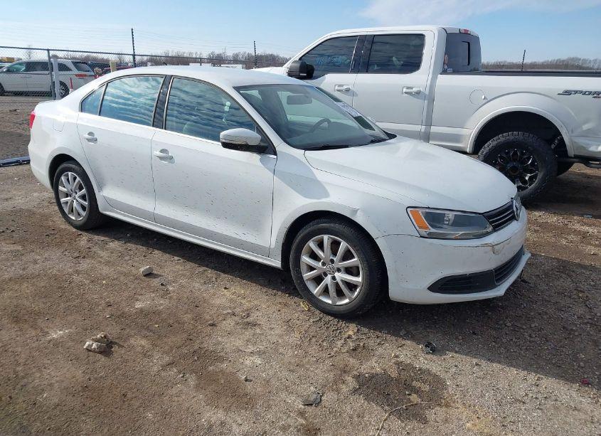2014 Volkswagen Jetta 1.8T SE (VIN 3VWD17AJ2EM326933) main photo