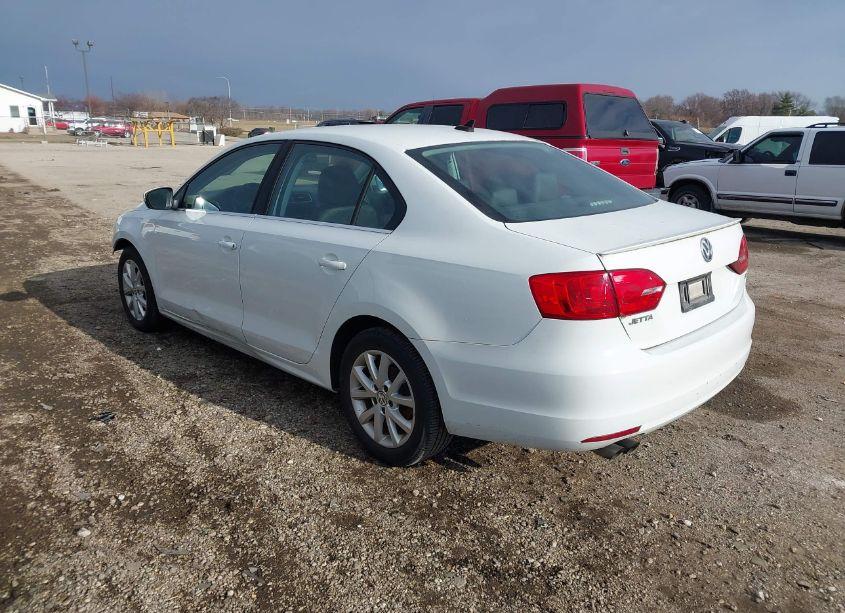 Photo 3 of 2014 Volkswagen Jetta 1.8T SE (VIN 3VWD17AJ2EM326933)