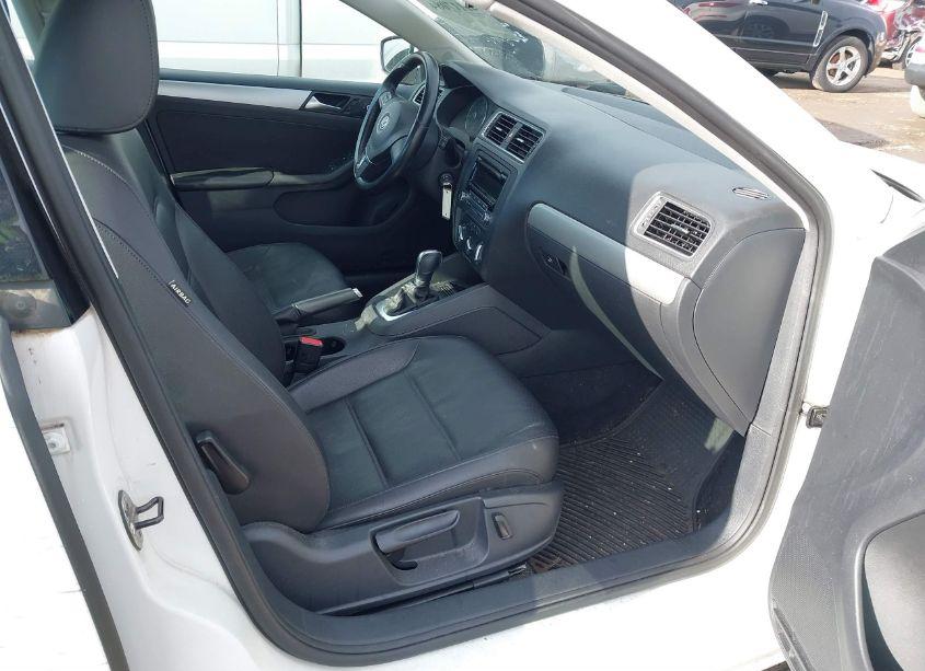 Photo 5 of 2014 Volkswagen Jetta 1.8T SE (VIN 3VWD17AJ2EM326933)
