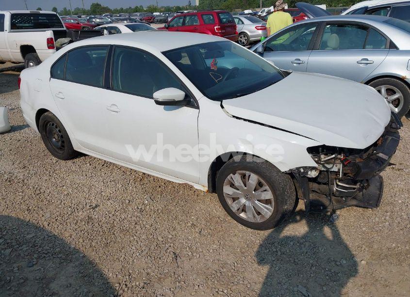 2014 Volkswagen Jetta 1.8T SE (VIN 3VWD17AJ2EM415210) main photo