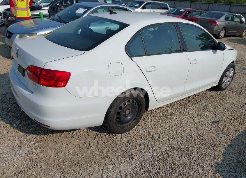 Photo 4 of 2014 Volkswagen Jetta 1.8T SE (VIN 3VWD17AJ2EM415210)
