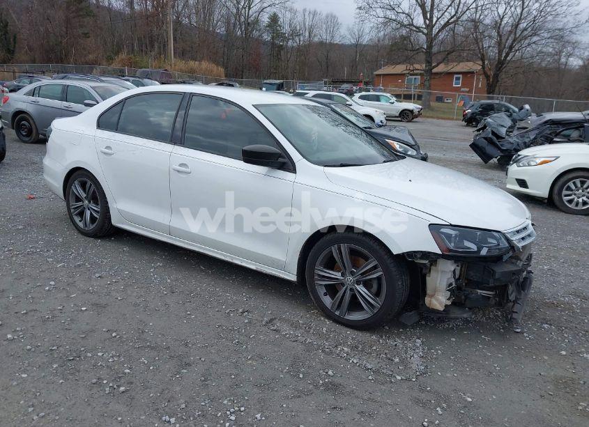 2015 Volkswagen Jetta 1.8T SPORT (VIN 3VWD17AJ2FM204977) main photo