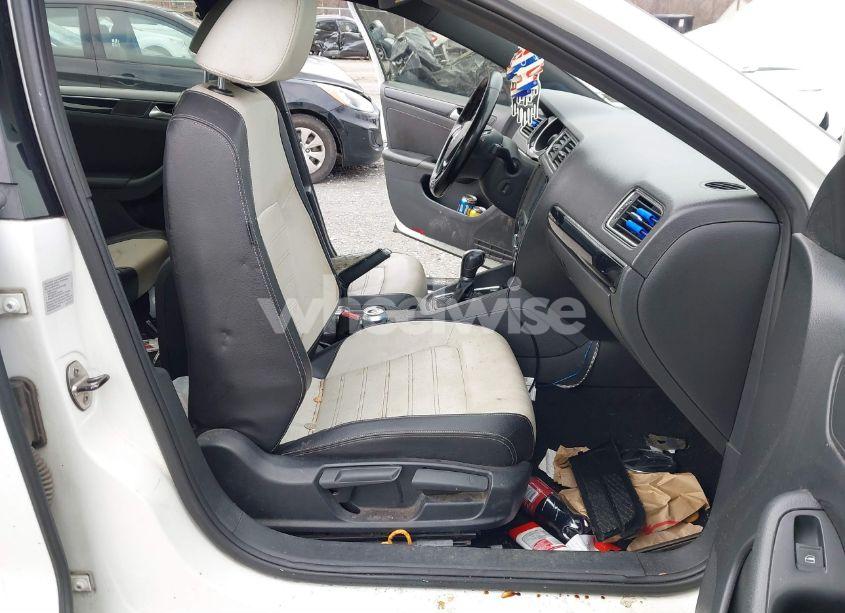 Photo 5 of 2015 Volkswagen Jetta 1.8T SPORT (VIN 3VWD17AJ2FM204977)