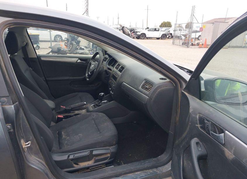 Photo 5 of 2015 Volkswagen Jetta 1.8T SE (VIN 3VWD17AJ2FM218359)