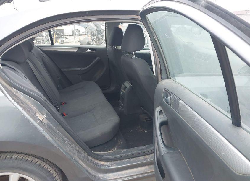 Photo 8 of 2015 Volkswagen Jetta 1.8T SE (VIN 3VWD17AJ2FM218359)