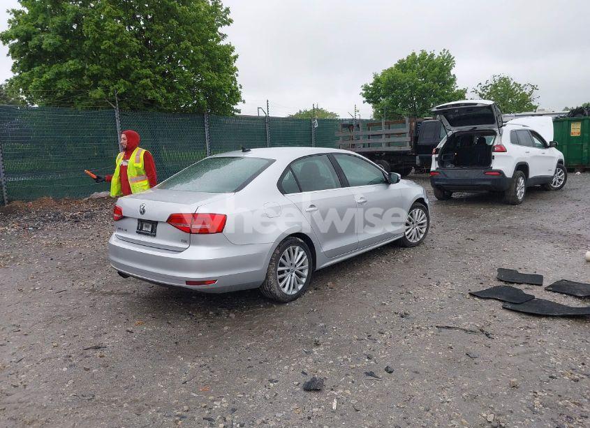 Photo 4 of 2015 Volkswagen Jetta 1.8T SE (VIN 3VWD17AJ2FM262359)