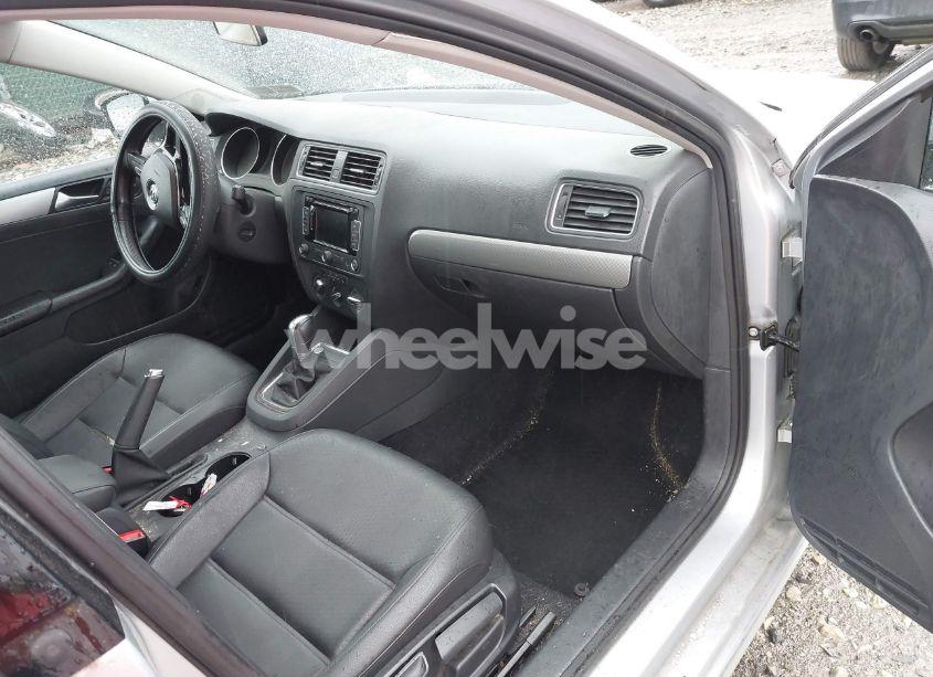 Photo 5 of 2015 Volkswagen Jetta 1.8T SE (VIN 3VWD17AJ2FM262359)