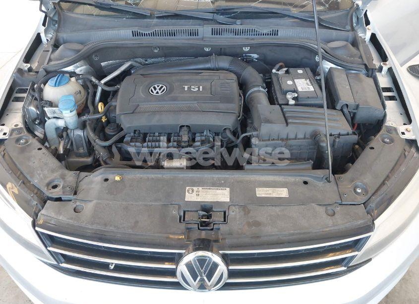 Photo 10 of 2015 Volkswagen Jetta 1.8T SE (VIN 3VWD17AJ2FM324374)