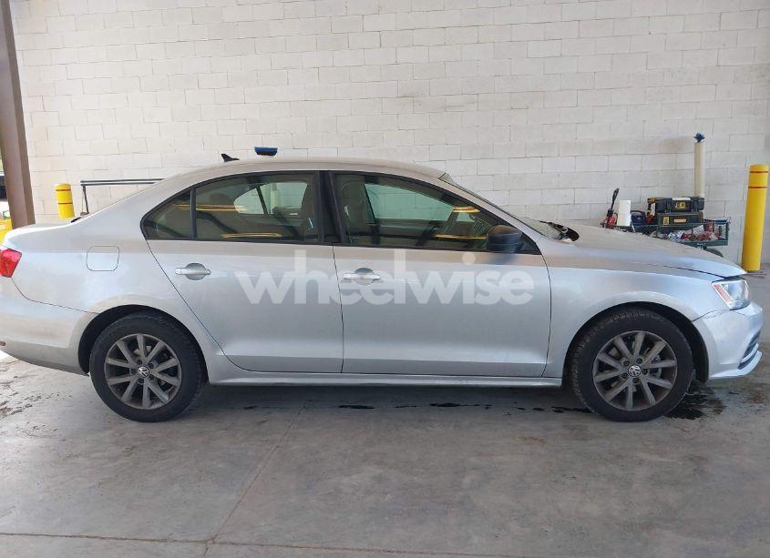 Photo 13 of 2015 Volkswagen Jetta 1.8T SE (VIN 3VWD17AJ2FM324374)