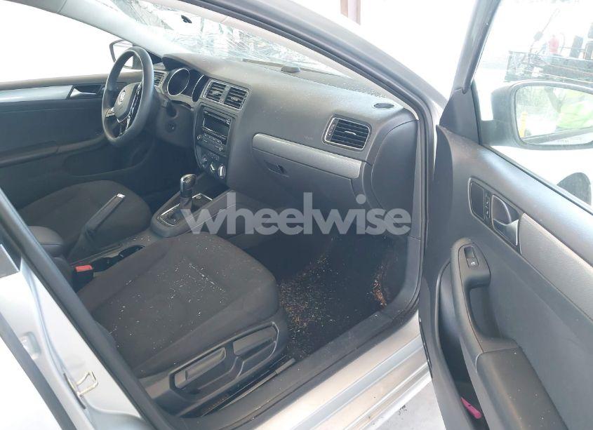 Photo 5 of 2015 Volkswagen Jetta 1.8T SE (VIN 3VWD17AJ2FM324374)