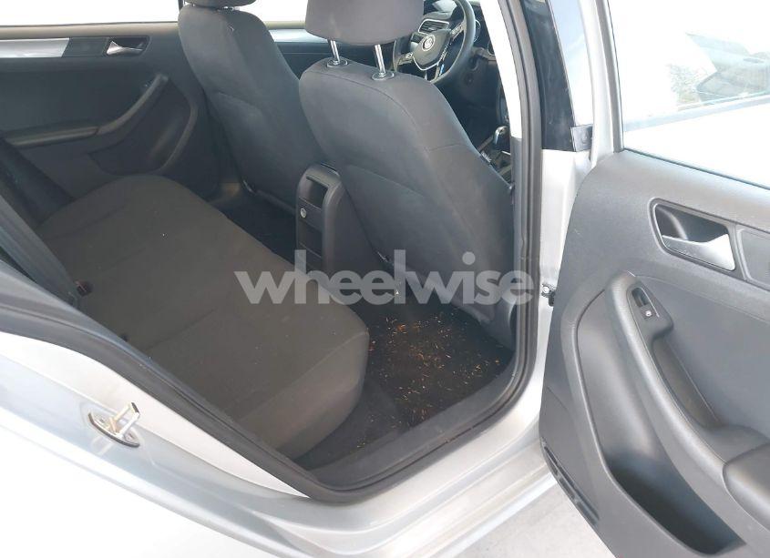 Photo 8 of 2015 Volkswagen Jetta 1.8T SE (VIN 3VWD17AJ2FM324374)