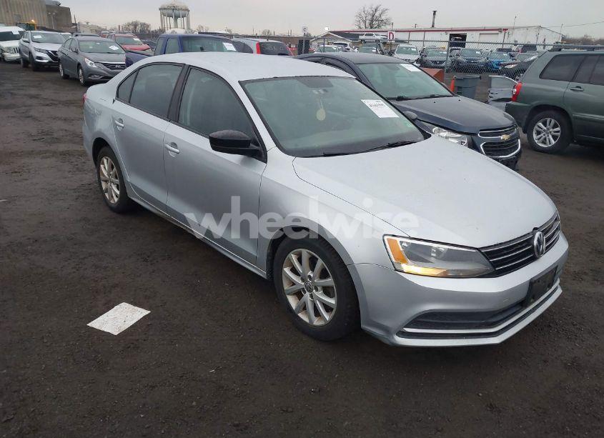2015 Volkswagen Jetta 1.8T SE (VIN 3VWD17AJ2FM354359) main photo