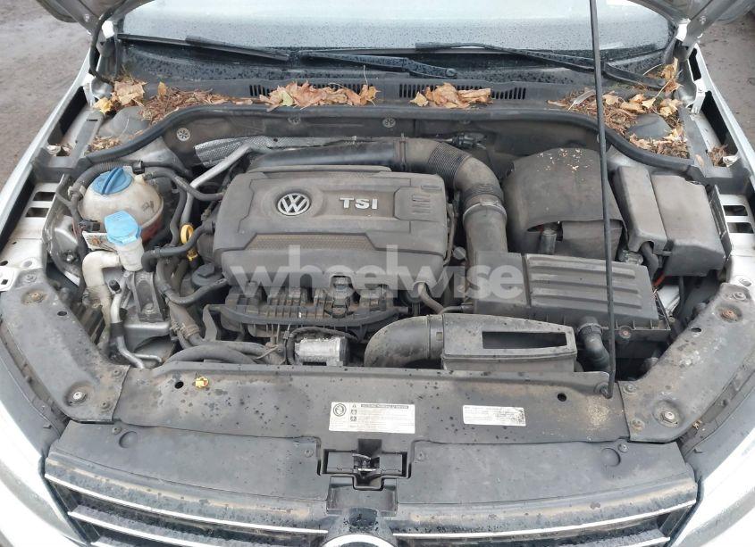 Photo 10 of 2015 Volkswagen Jetta 1.8T SE (VIN 3VWD17AJ2FM354359)
