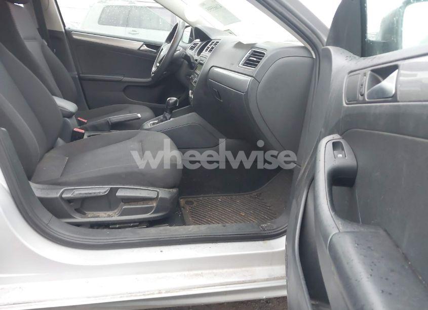 Photo 5 of 2015 Volkswagen Jetta 1.8T SE (VIN 3VWD17AJ2FM354359)