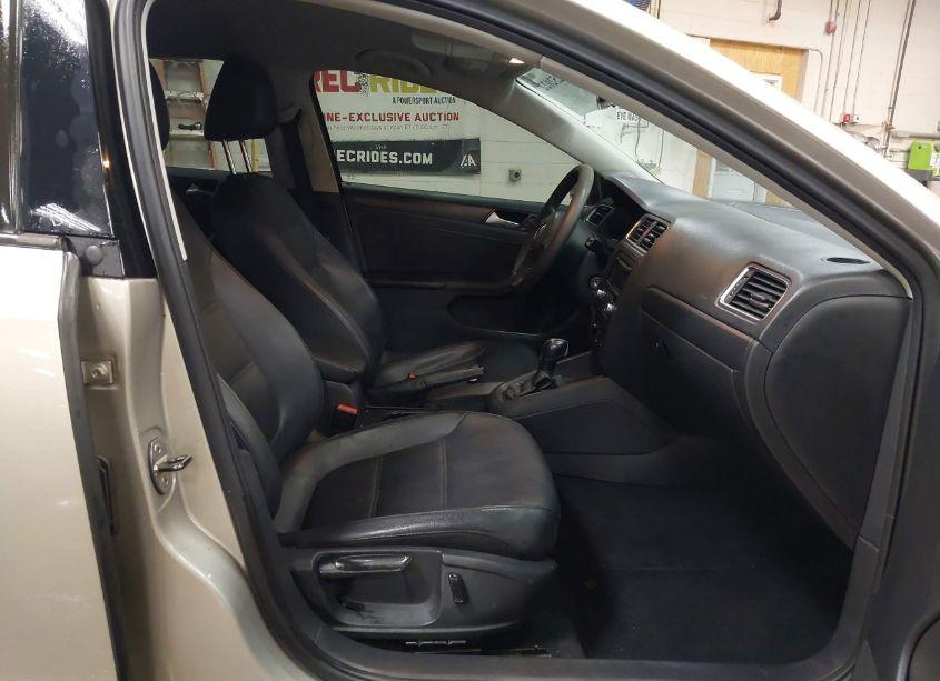 Photo 5 of 2014 Volkswagen Jetta 1.8T SE (VIN 3VWD17AJ3EM215761)