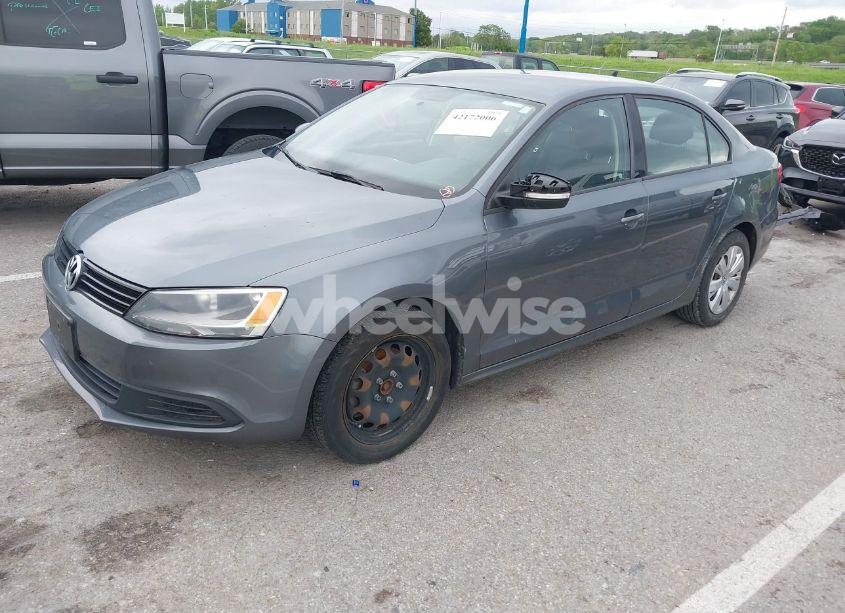 Photo 2 of 2014 Volkswagen Jetta 1.8T SE (VIN 3VWD17AJ3EM225383)
