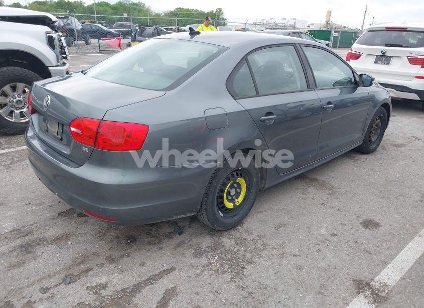 Photo 4 of 2014 Volkswagen Jetta 1.8T SE (VIN 3VWD17AJ3EM225383)