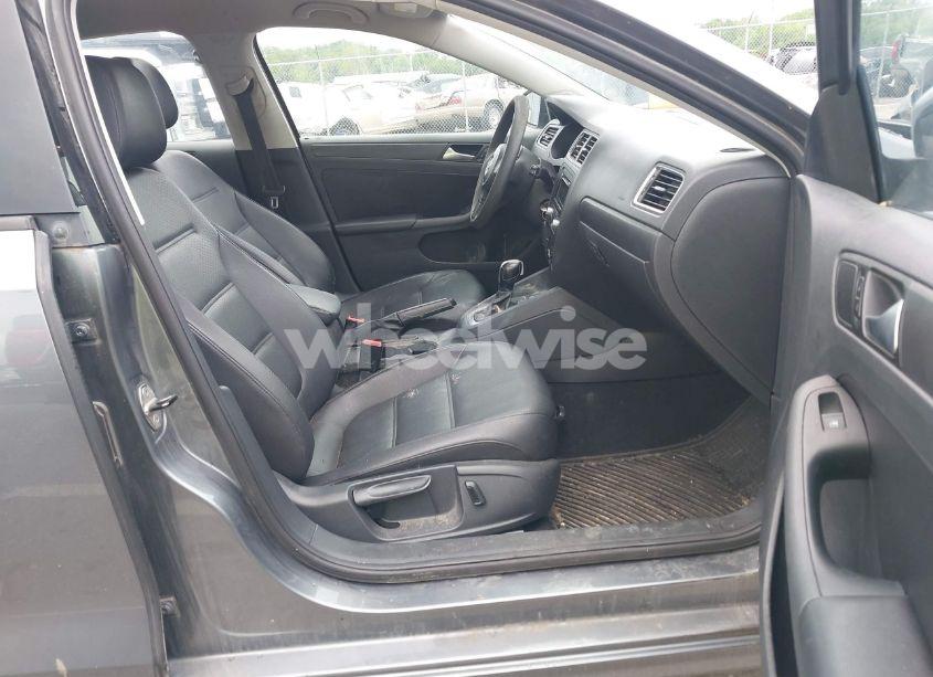 Photo 5 of 2014 Volkswagen Jetta 1.8T SE (VIN 3VWD17AJ3EM225383)