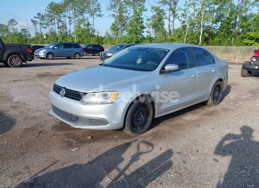 Photo 2 of 2014 Volkswagen Jetta 1.8T SE (VIN 3VWD17AJ3EM227750)