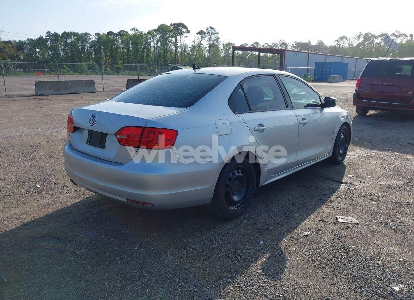Photo 4 of 2014 Volkswagen Jetta 1.8T SE (VIN 3VWD17AJ3EM227750)