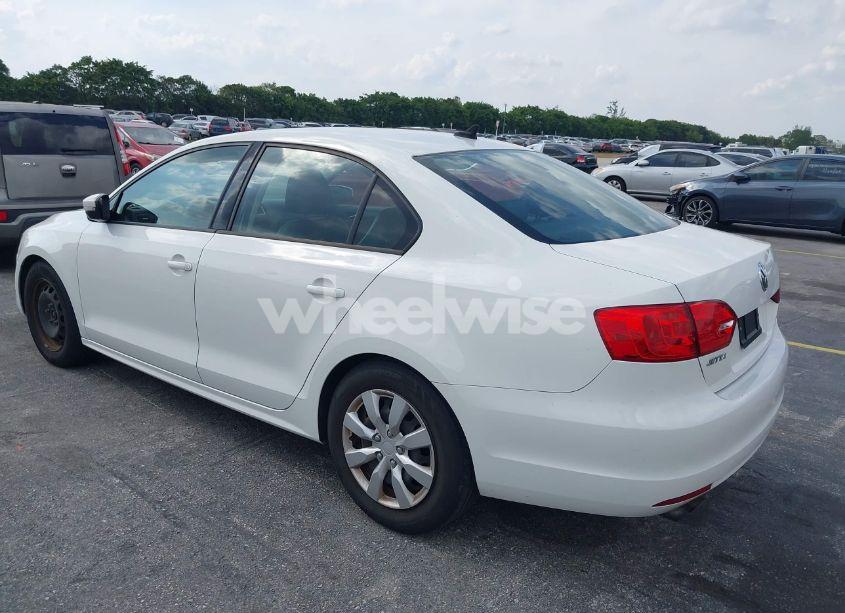 Photo 3 of 2014 Volkswagen Jetta 1.8T SE (VIN 3VWD17AJ3EM242796)