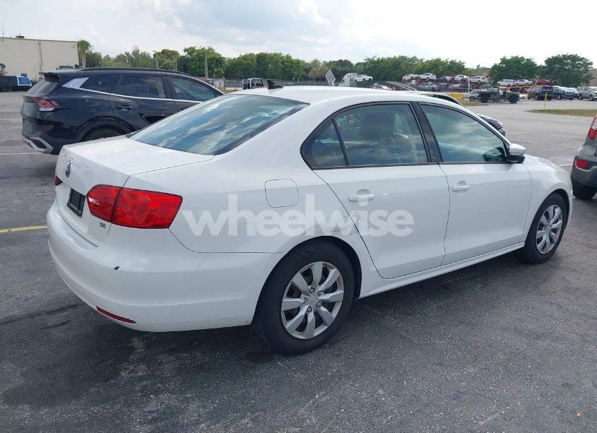 Photo 4 of 2014 Volkswagen Jetta 1.8T SE (VIN 3VWD17AJ3EM242796)