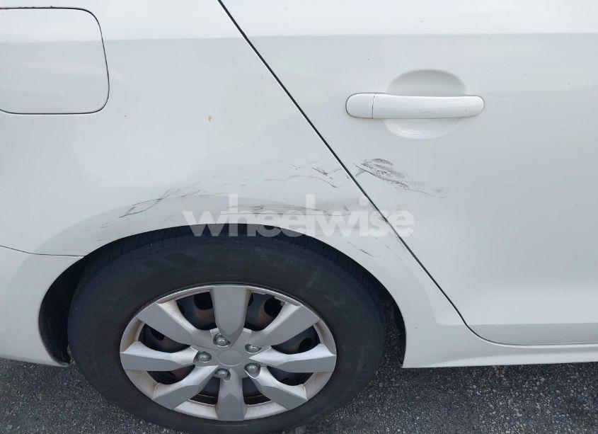 Photo 6 of 2014 Volkswagen Jetta 1.8T SE (VIN 3VWD17AJ3EM242796)