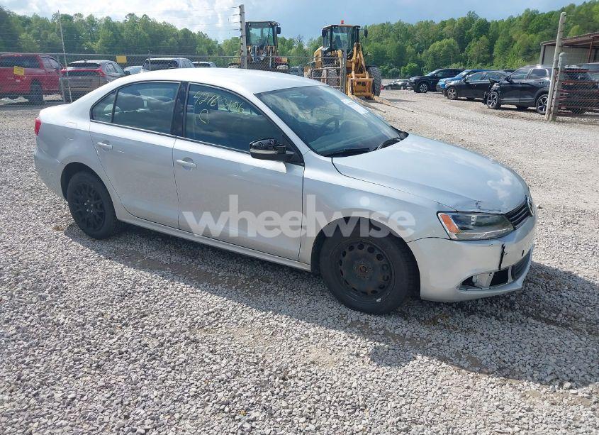 2014 Volkswagen Jetta 1.8T SE (VIN 3VWD17AJ3EM246296) main photo