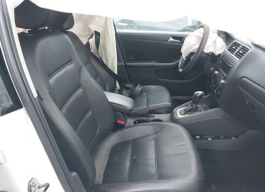 Photo 5 of 2014 Volkswagen Jetta 1.8T SE (VIN 3VWD17AJ3EM264605)