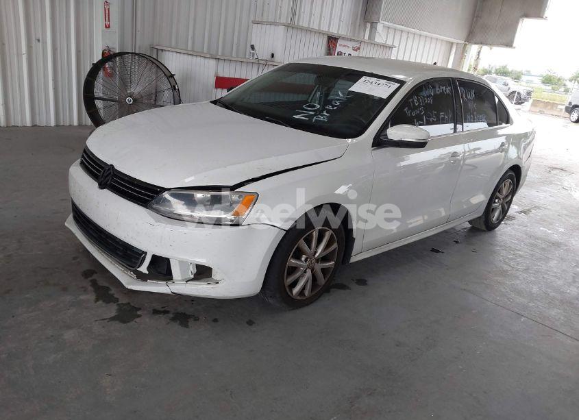 Photo 2 of 2014 Volkswagen Jetta 1.8T SE (VIN 3VWD17AJ3EM265396)