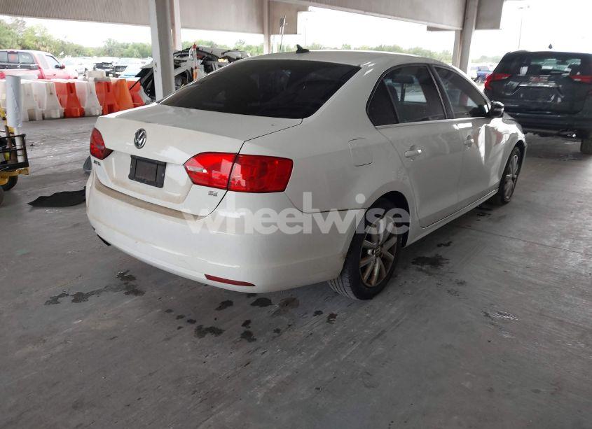 Photo 4 of 2014 Volkswagen Jetta 1.8T SE (VIN 3VWD17AJ3EM265396)