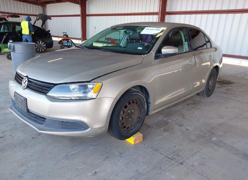 Photo 2 of 2014 Volkswagen Jetta 1.8T SE (VIN 3VWD17AJ3EM273417)