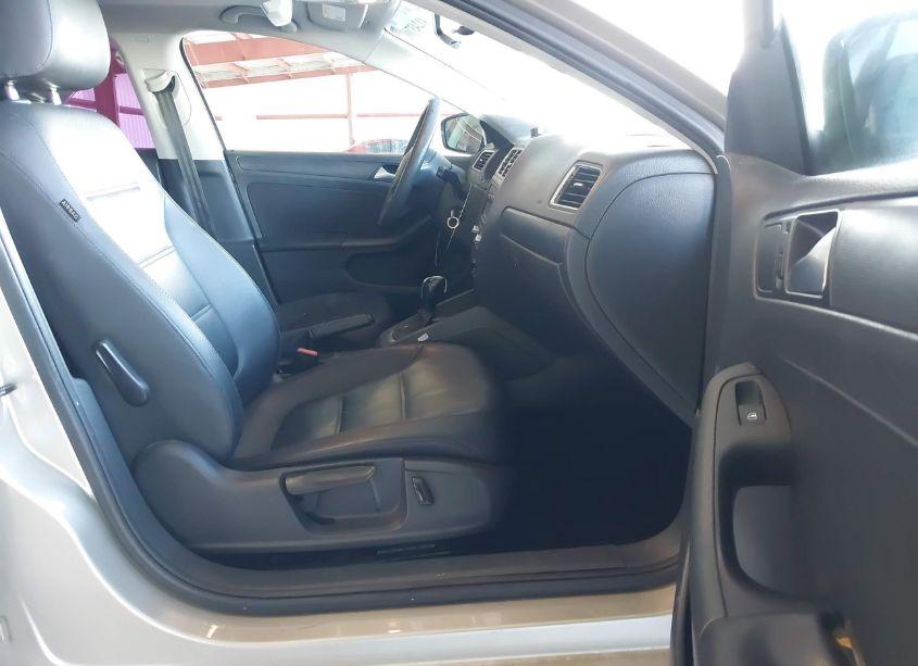 Photo 5 of 2014 Volkswagen Jetta 1.8T SE (VIN 3VWD17AJ3EM273417)