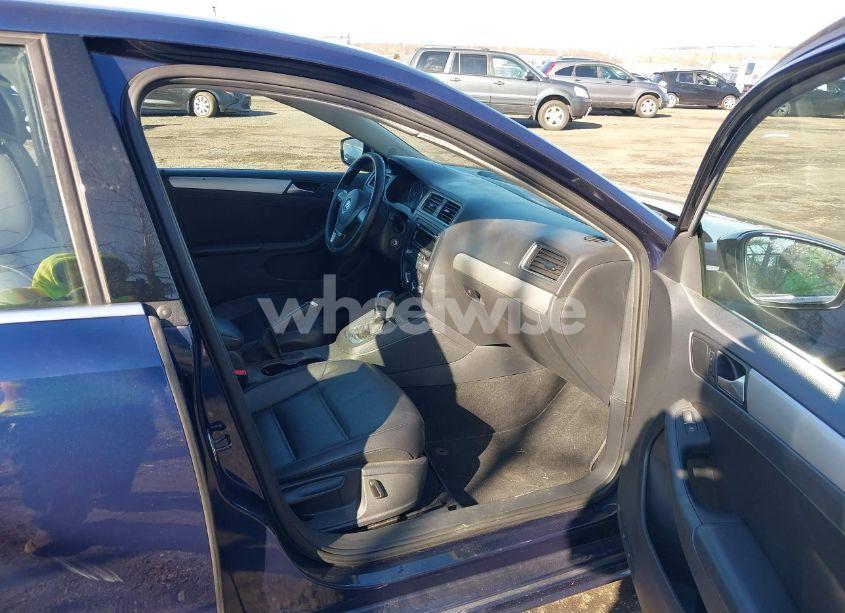 Photo 5 of 2014 Volkswagen Jetta 1.8T SE (VIN 3VWD17AJ3EM336113)