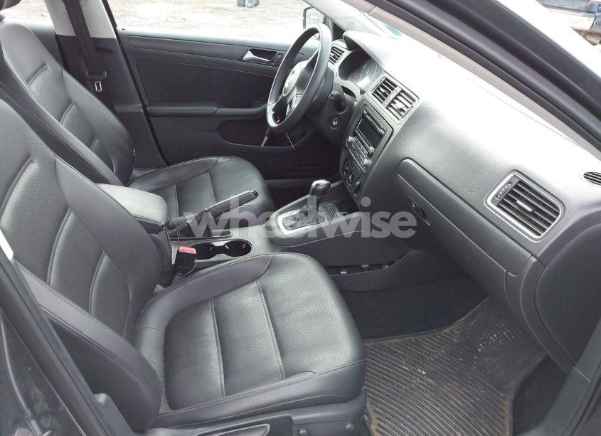 Photo 5 of 2014 Volkswagen Jetta 1.8T SE (VIN 3VWD17AJ3EM359522)