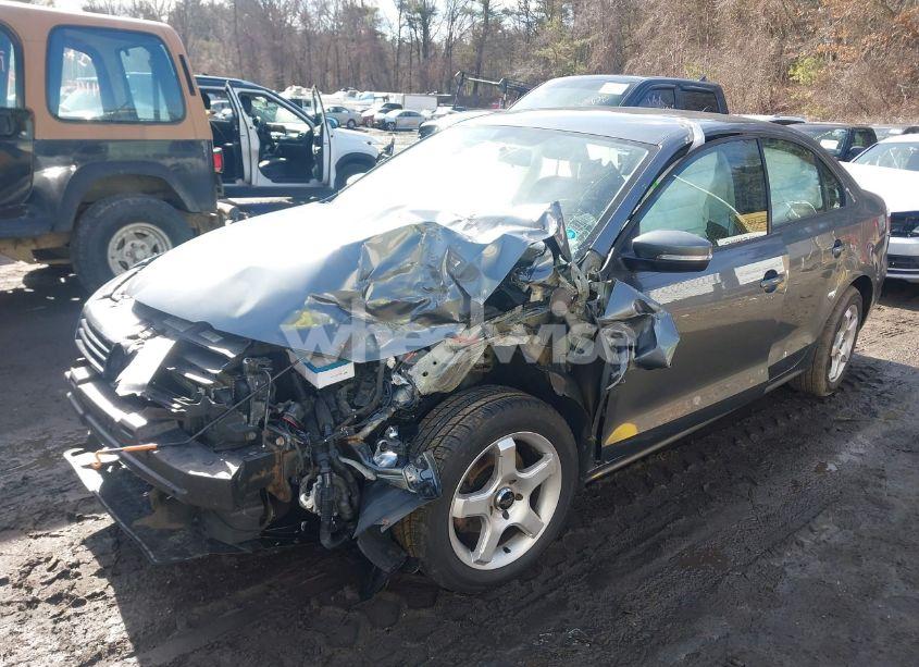 Photo 2 of 2014 Volkswagen Jetta 1.8T SE (VIN 3VWD17AJ3EM359892)