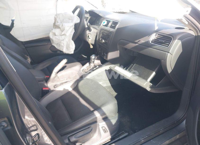 Photo 5 of 2014 Volkswagen Jetta 1.8T SE (VIN 3VWD17AJ3EM359892)