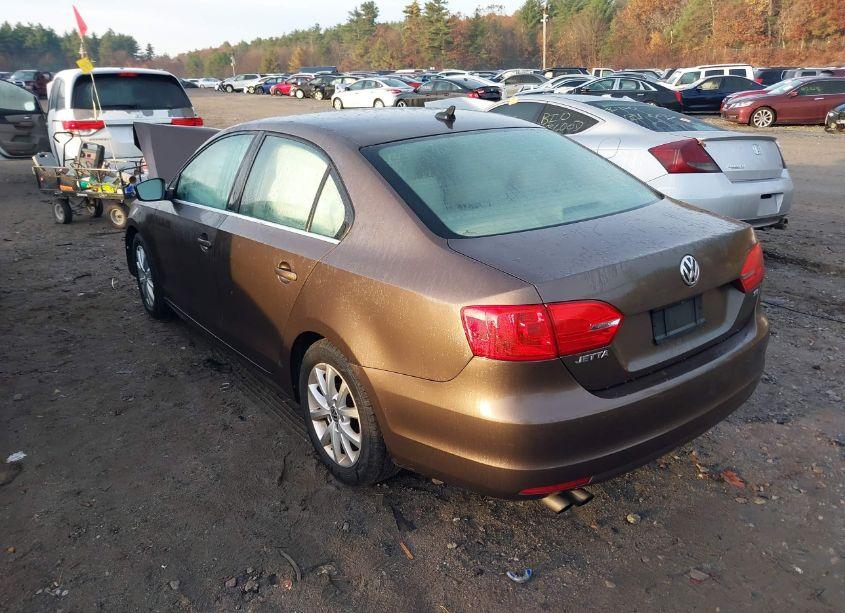 Photo 3 of 2014 Volkswagen Jetta 1.8T SE (VIN 3VWD17AJ3EM375736)