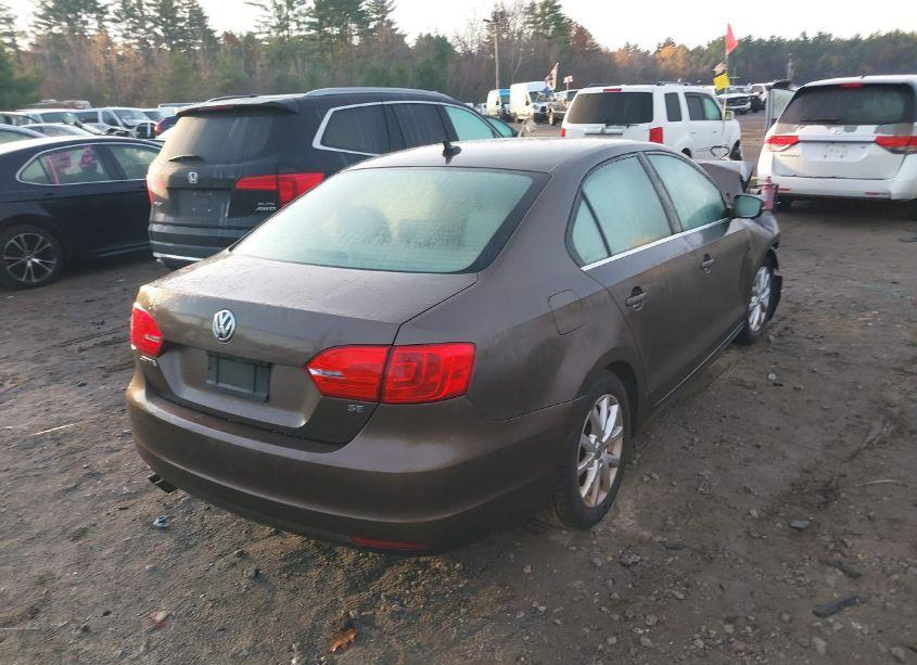 Photo 4 of 2014 Volkswagen Jetta 1.8T SE (VIN 3VWD17AJ3EM375736)